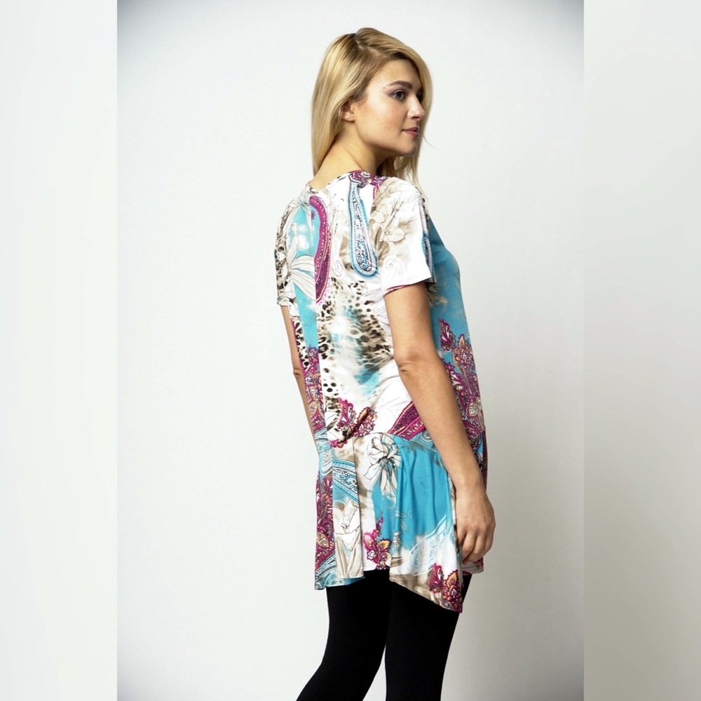Boutique style Leopard paisley floral sharkbite top - Picture 2 of 8